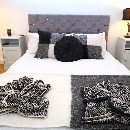 New Sunset Square Eastbourne 2 Bed Apartment, Long Stay Welcome Exterior foto