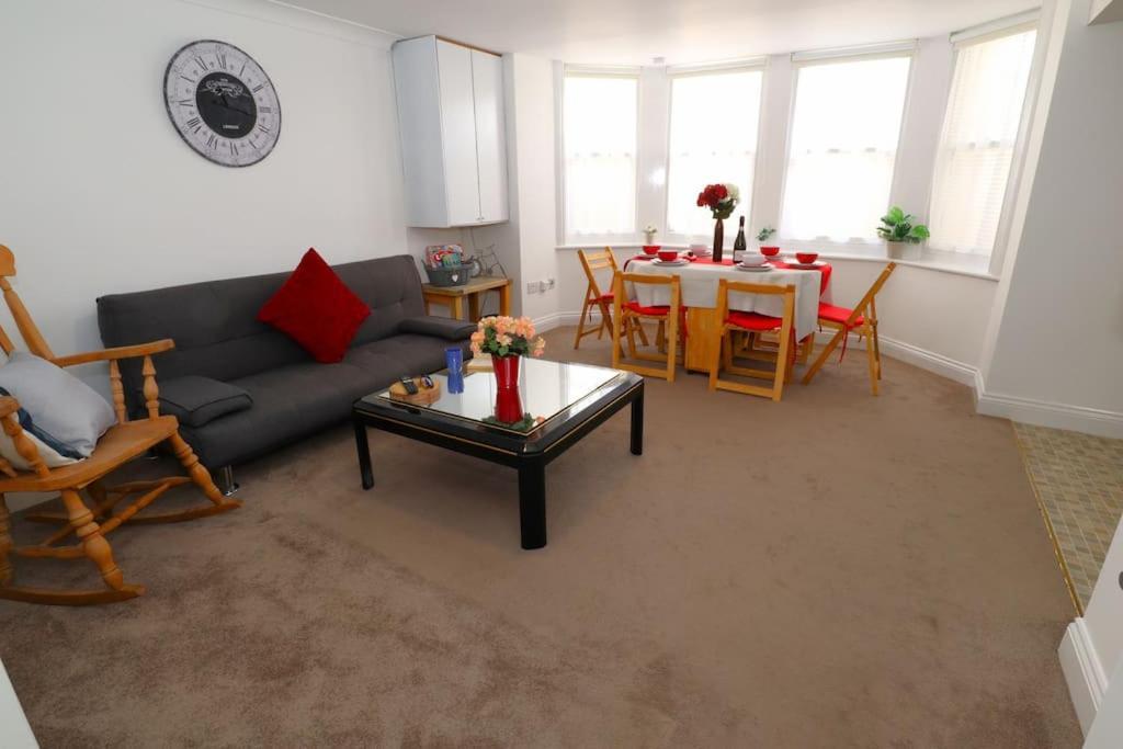 New Sunset Square Eastbourne 2 Bed Apartment, Long Stay Welcome Exterior foto