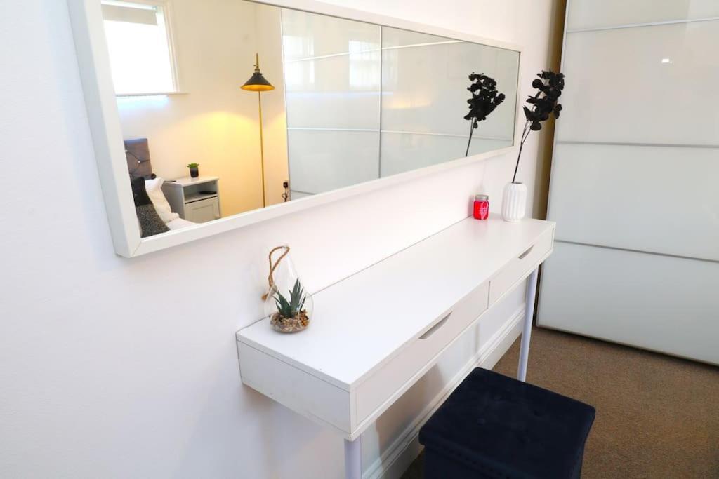 New Sunset Square Eastbourne 2 Bed Apartment, Long Stay Welcome Exterior foto
